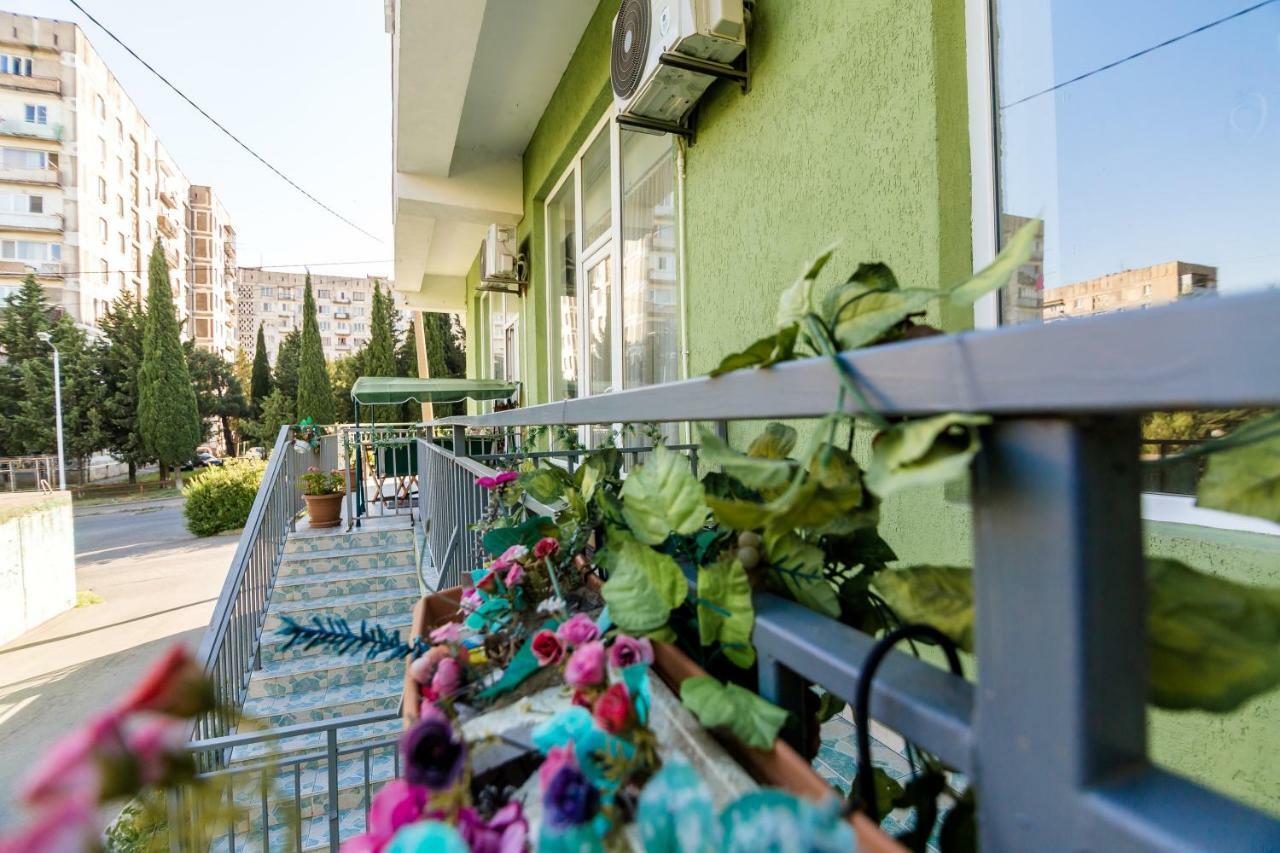 Hotel Makona Тбилиси Екстериор снимка