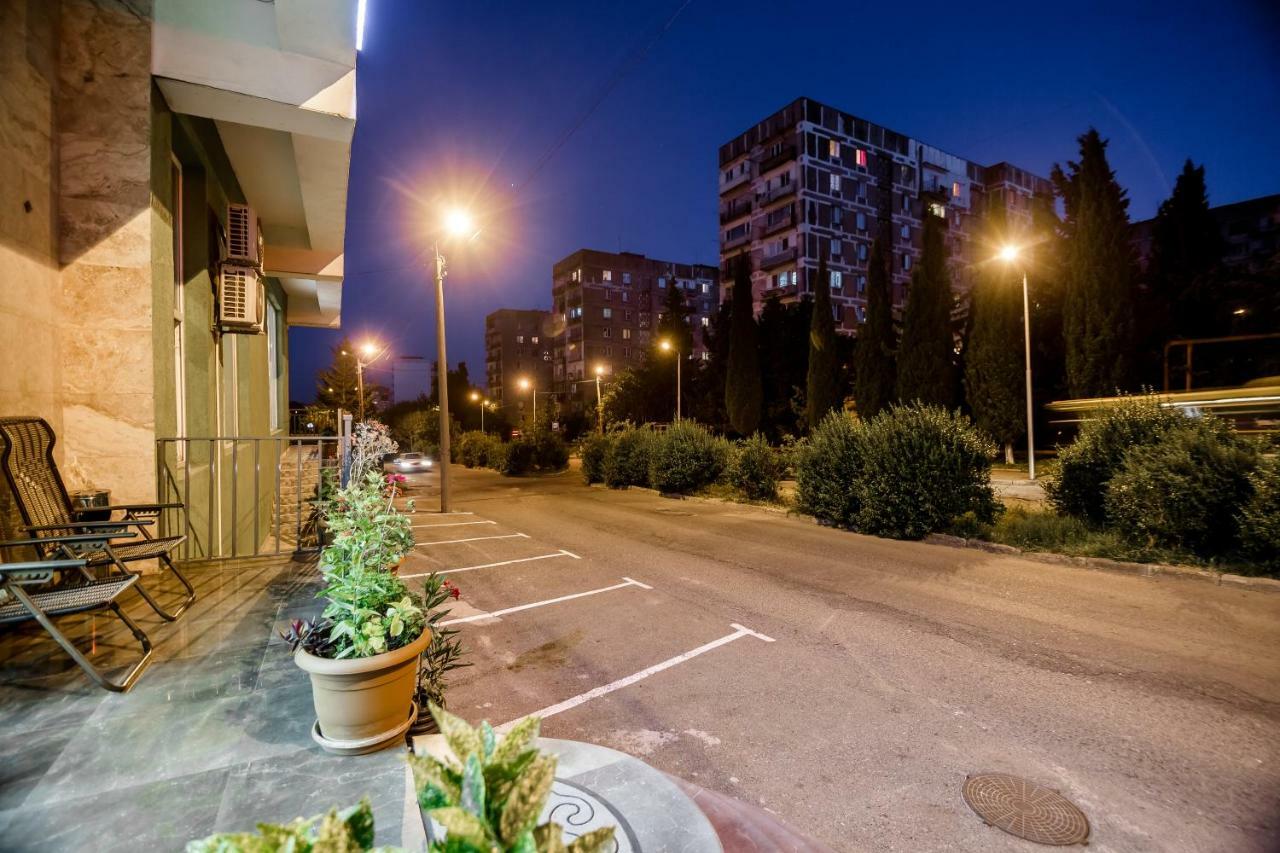 Hotel Makona Тбилиси Екстериор снимка